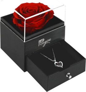Eeuwige roos met sieraden