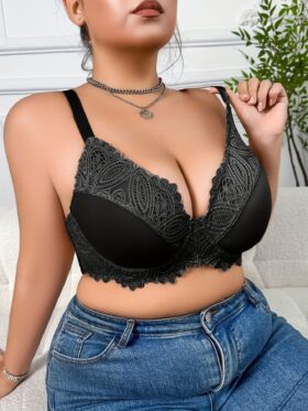 Een pakket van 8 plus-size damesbeha's