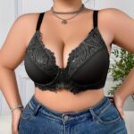 Een pakket van 8 plus-size damesbeha's