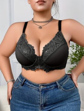Een pakket van 8 plus-size damesbeha's