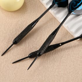 Een 24-gram ijzeren dartset