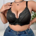 Een pakket van 8 plus-size damesbeha's