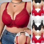 Een pakket van 8 plus-size damesbeha's