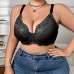 Een pakket van 8 plus-size damesbeha's